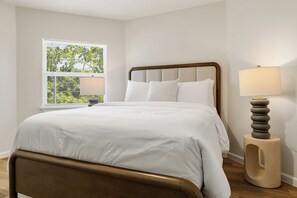 5 bedrooms, desk, iron/ironing board, travel cot