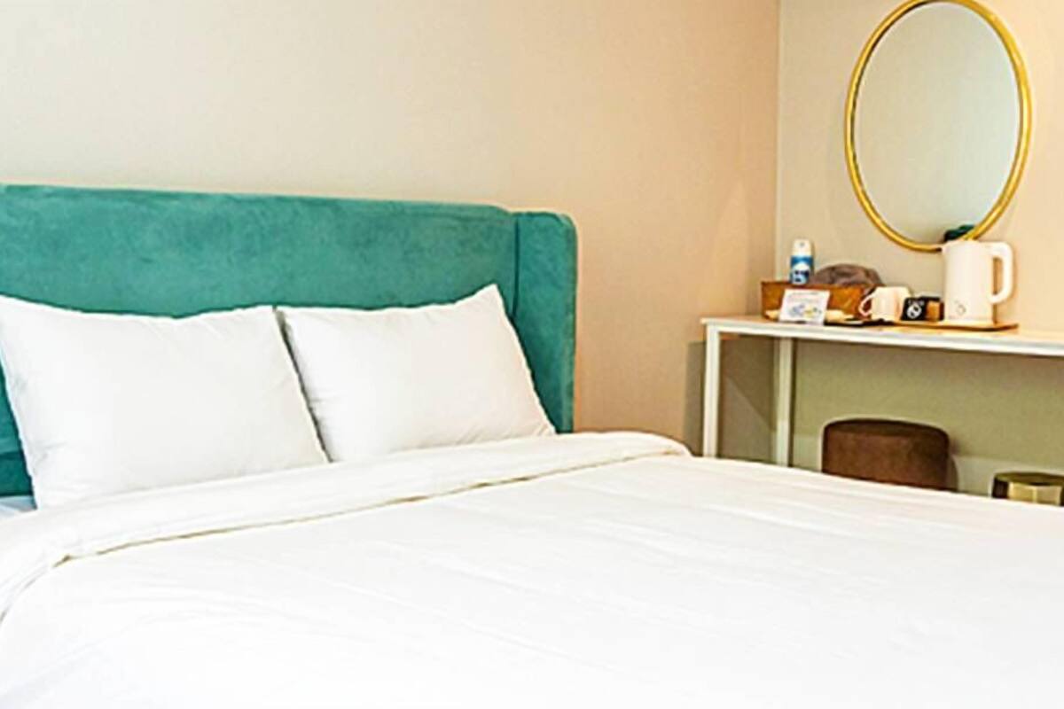 Standard Double Room | Free WiFi, bed sheets