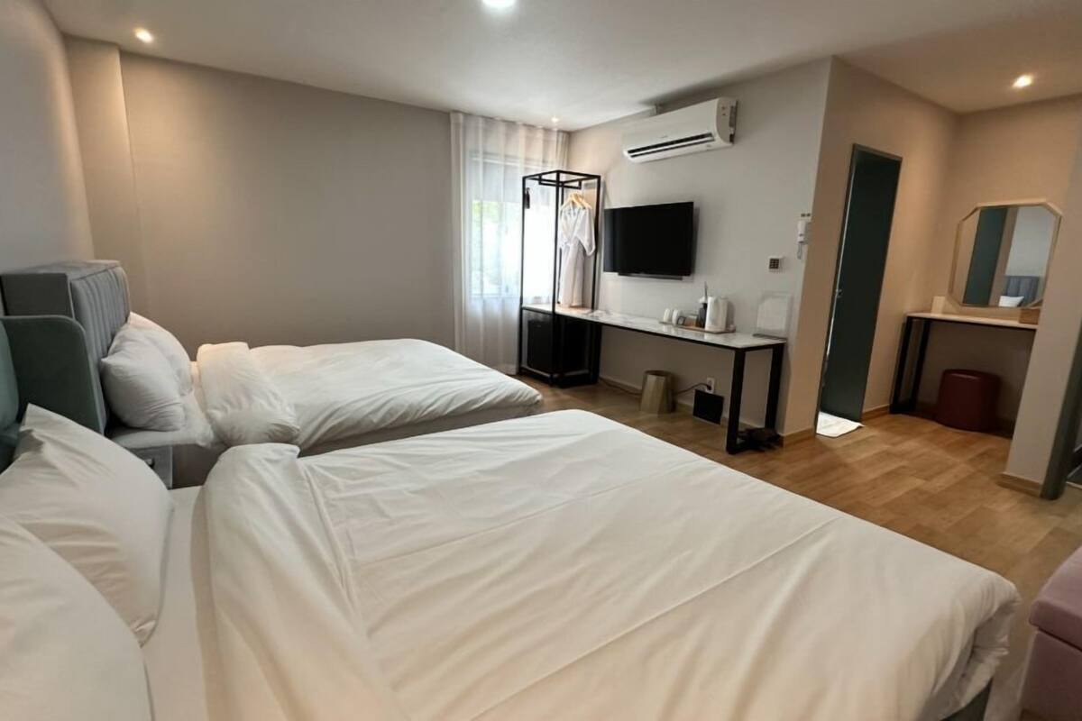 Family Room | Free WiFi, bed sheets