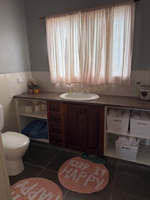 Dusche, Seife, Toilettenpapier