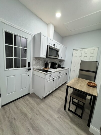 Cozy studio in charming Riverview
