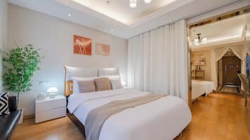 Premium bedding, individually decorated, individually furnished, desk