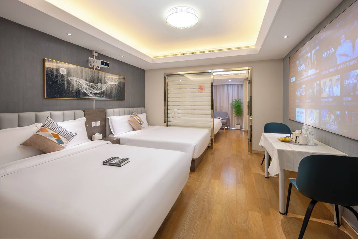Superior Studio Suite | Premium bedding, individually decorated, individually furnished, desk