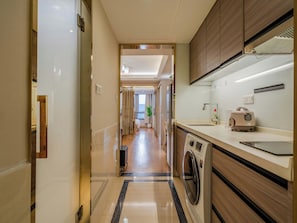 Quarto duplo família | Banheiro | Chuveiro, chuveiro com efeito de chuva, produtos de toalete grátis