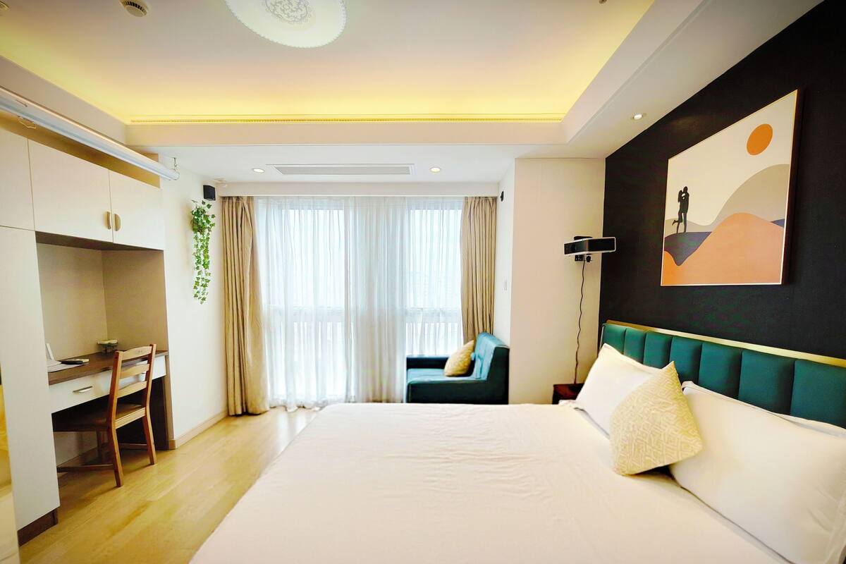 Elite Triple Room | Premium bedding, individually decorated, individually furnished, desk