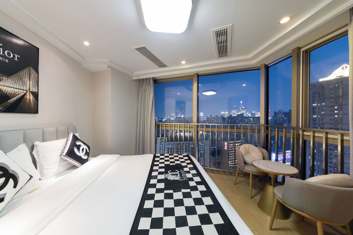 Elite Studio Suite | Premium bedding, individually decorated, individually furnished, desk