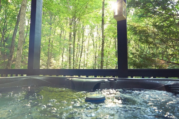 Bañera de hidromasaje al aire libre