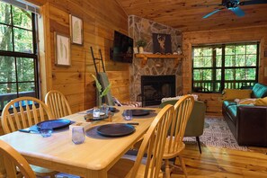 Dining - Private Mountain Oasis with indoor Fireplace, Hot tub and Firepit; Dog Friendly! (Blue Ridge)