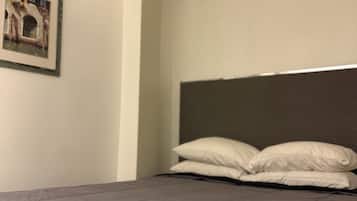 1 habitación, tabla de planchar con plancha, wifi y ropa de cama