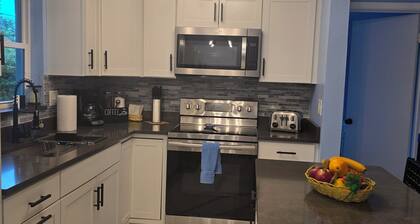 Charming 2-bedroom house in lovely Sarasota with yard.