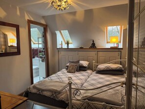 5 Schlafzimmer, Bügeleisen/Bügelbrett, WLAN, Bettwäsche