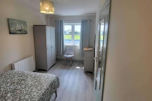 1 bedroom, bed sheets