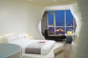 Exclusive Studio Suite | Premium bedding, down comforters, in-room safe, blackout drapes - m58 Sky Sunset Hotel (Chongqing)