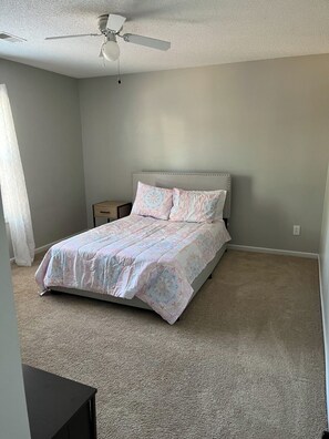 5 chambres, fer et planche à repasser, Wi-Fi, draps fournis