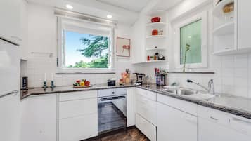 Réfrigérateur, four, plaque de cuisson, lave-vaisselle