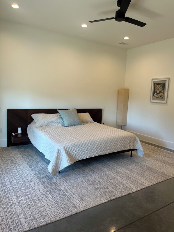 3 bedrooms, travel cot, WiFi, bed sheets