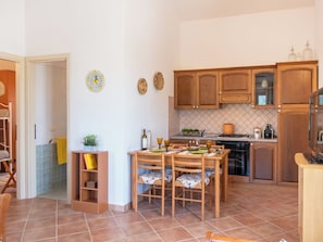 Fridge, oven, cookware/dishes/utensils