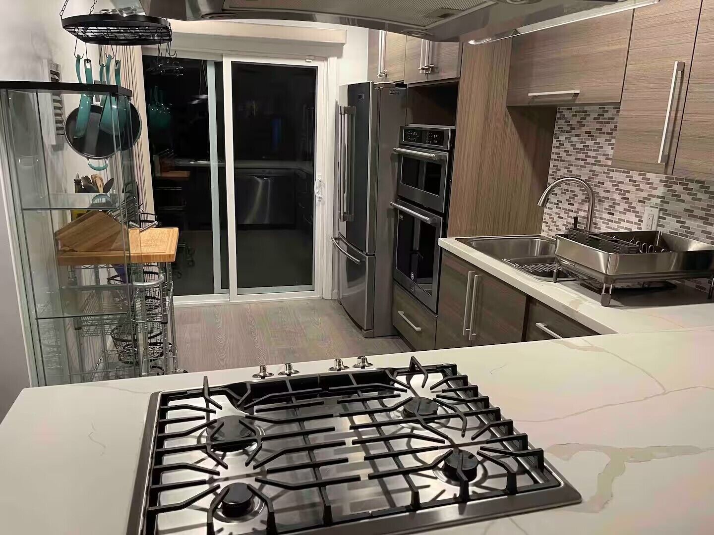 電子レンジ、オーブン、コンロ、食器洗い機