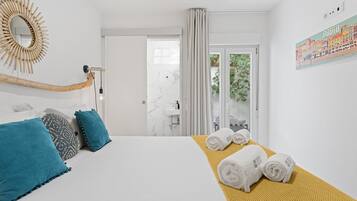 2 bedrooms, iron/ironing board, Internet, bed sheets