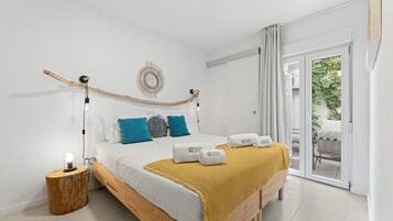 2 bedrooms, iron/ironing board, Internet, bed sheets