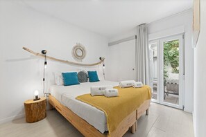 2 bedrooms, iron/ironing board, Internet, bed sheets