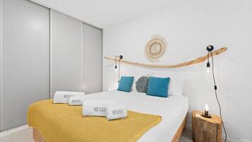 2 bedrooms, iron/ironing board, Internet, bed sheets