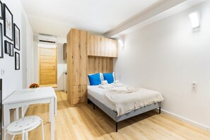 1 bedroom, iron/ironing board, Internet, bed sheets