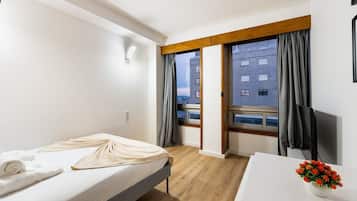 1 quarto, ferros/tábuas de passar roupa, acesso à internet