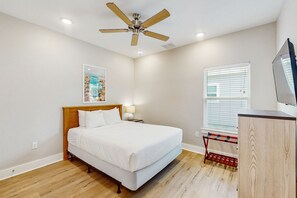 1 slaapkamer, een strijkplank/strijkijzer, wifi, beddengoed