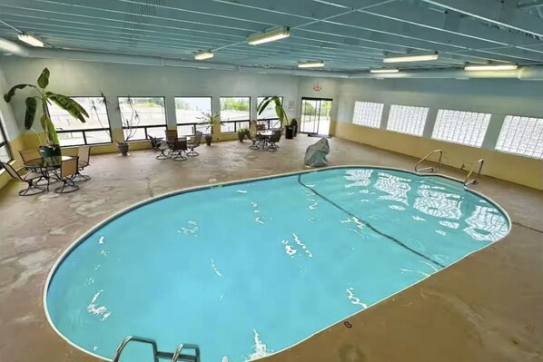 Una piscina cubierta