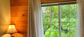 Mt. Douglas Courtyard Room, Homer Floatplane Lodge