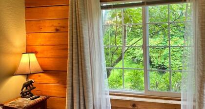 Mt. Douglas Courtyard Room, Homer Floatplane Lodge