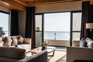 Suite panorámica, vista a la playa | Terraza o patio