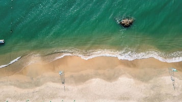 Una playa cerca