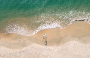 Plage à proximité, chaises longues