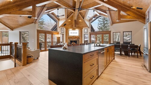 Sunburst Chalet by Vail Butler - Gore Range views, next to bike path, 6 mins to ski Vail