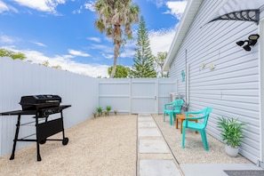 Outdoor dining - Charming and Super-Located Studio in enjoyable Naples with Everything you need! (Naples)