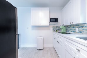 Microwave, paper towels - Charming and Super-Located Studio in enjoyable Naples with Everything you need! (Naples)