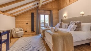 2 bedrooms, iron/ironing board, free WiFi, bed sheets - Chalet Follette, cosy newly renovated two bedroom chalet close to Grands Montets (Chamonix Mont-Blanc)