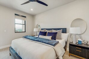 3 bedrooms, iron/ironing board, internet, bed sheets - Lakeview Condo with fireplace, gas grill & w/d - close to skiing, hiking, & lake (Heber City)