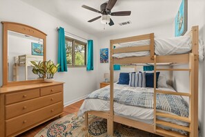 4 bedrooms, iron/ironing board, Internet, bed sheets