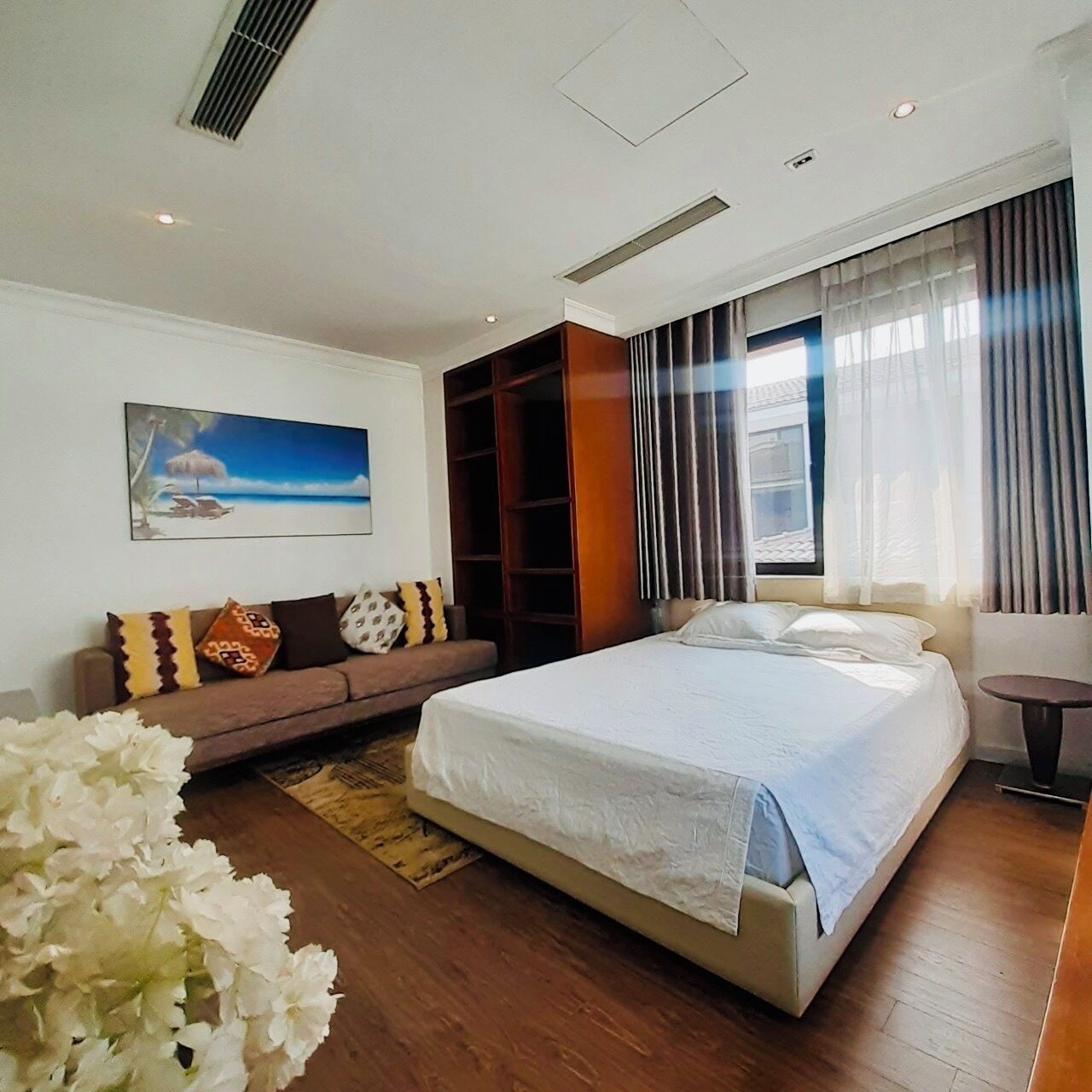 4 habitaciones, tabla de planchar con plancha y internet 