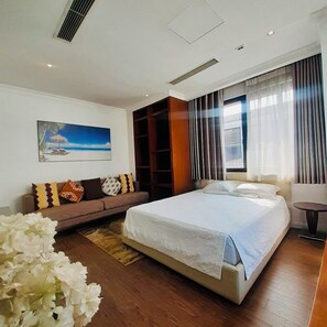 4 habitaciones, tabla de planchar con plancha y acceso a internet