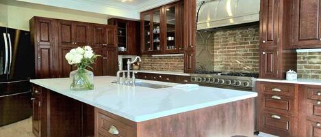 雪櫃、微波爐、焗爐、爐具