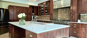 Lizzie's Lofts: Downtown, Spacious Mansion in Vibrant Decorah