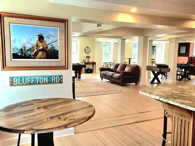 Lizzie's Lofts: Downtown, Family-Friendly, Spacious Mansion in Vibrant Decorah