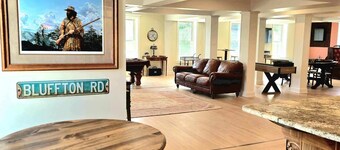 Lizzie's Lofts: Downtown, Family-Friendly, Spacious Mansion in Vibrant Decorah