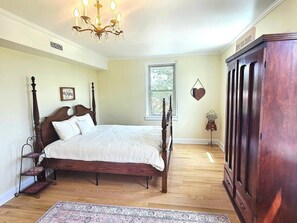 5 bedrooms, in-room safe, iron/ironing board, free WiFi