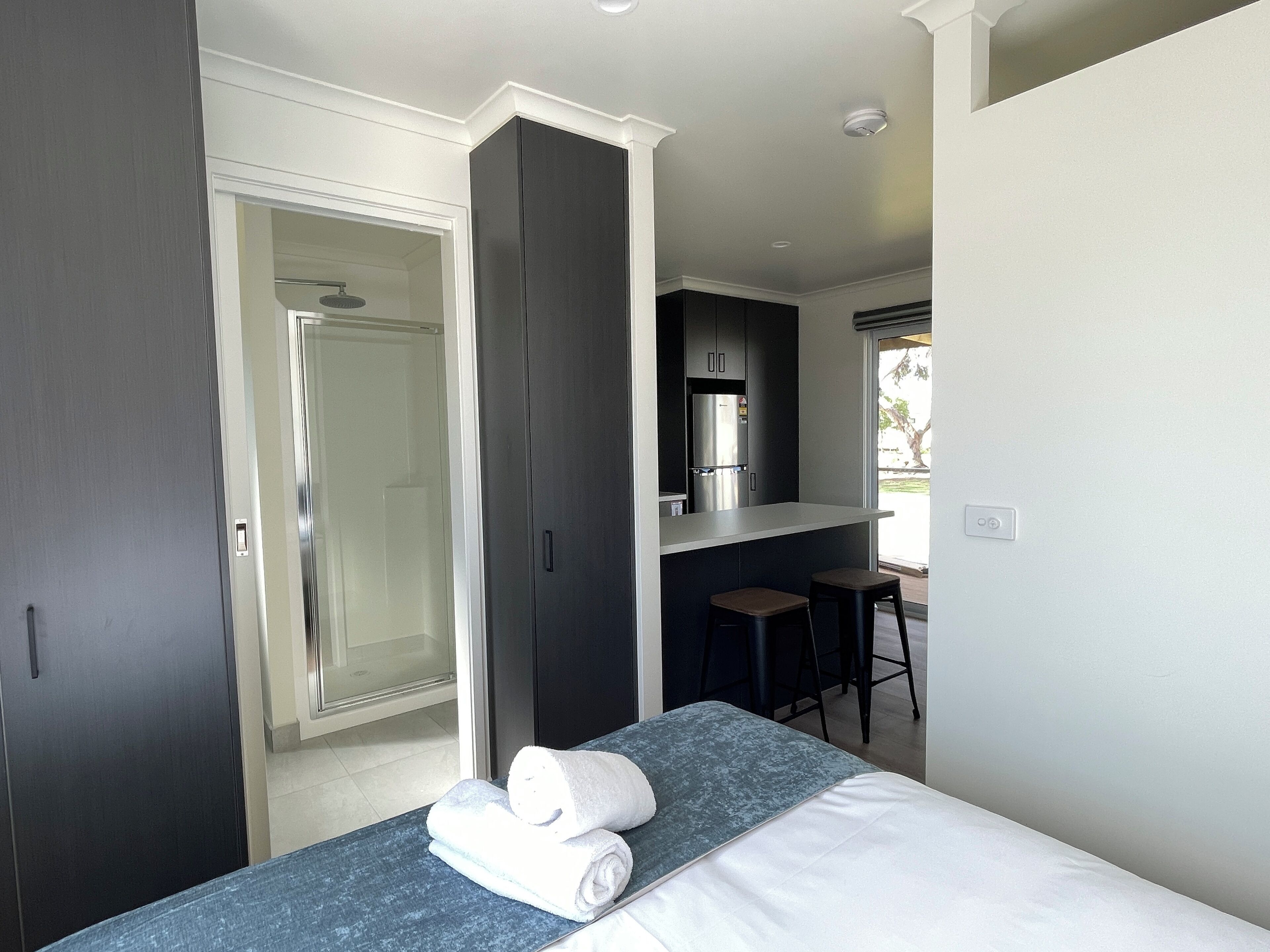 Elite Cabin, Balcony, Garden View | Iron/ironing board, free WiFi, bed sheets