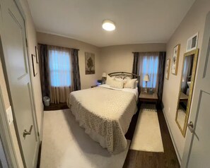 2 Schlafzimmer, Schreibtisch, Bügeleisen/Bügelbrett, Reisekinderbett